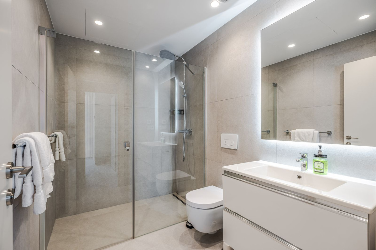 3 Bedroom Apartment in Estepona - Photo 36