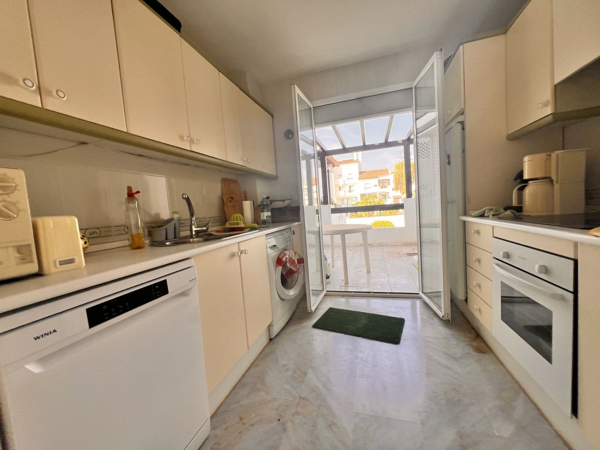 2 Bedroom Penthouse in Estepona - Photo 8
