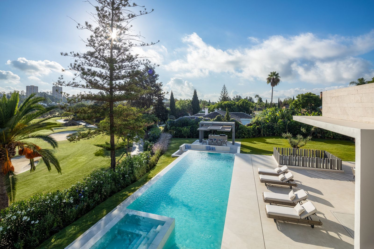 5 Bedroom Villa in Marbella - Photo 5