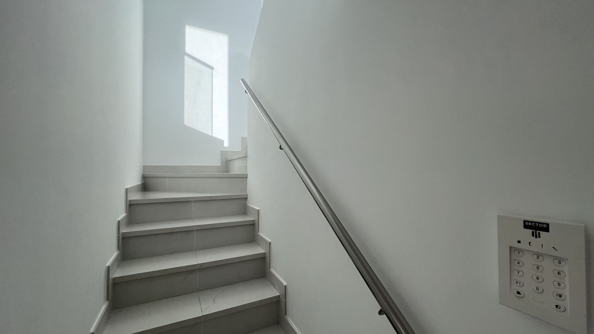 3 Bedroom Penthouse in Estepona - Photo 13