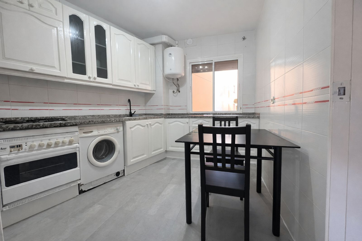 3 Bedroom Apartment in Torremolinos - Photo 9