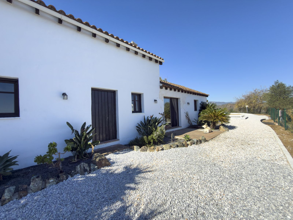 3 Bedroom Villa in Monda - Photo 21
