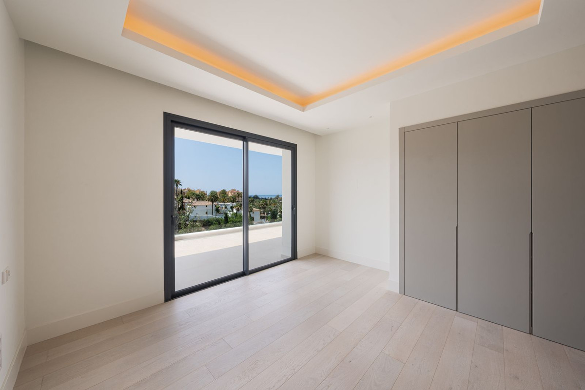 4 Bedroom Villa in Estepona - Photo 22