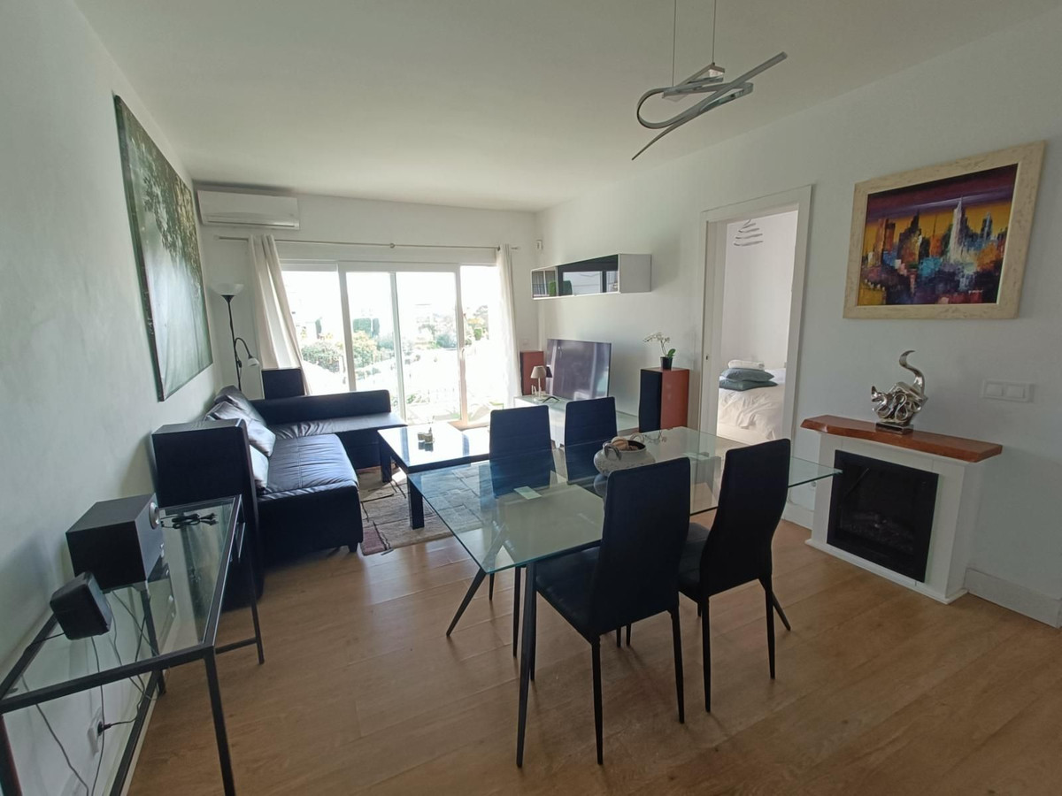 2 Bedroom Apartment in Estepona - Photo 14
