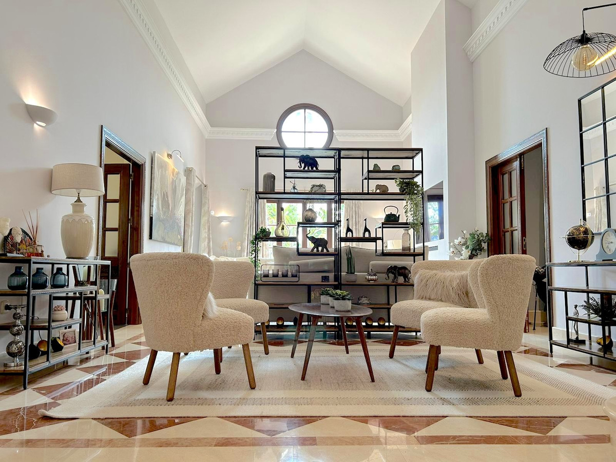 4 Bedroom Villa in Estepona - Photo 5