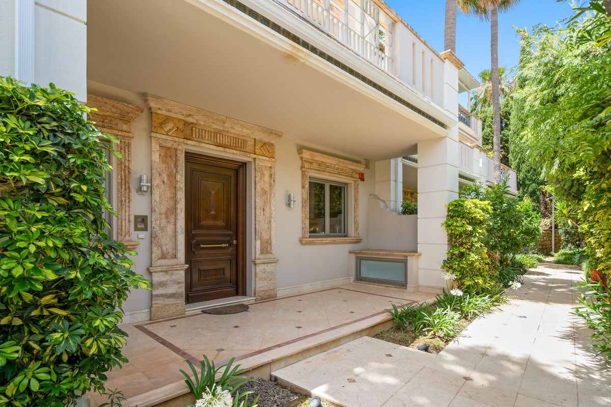 4 Bedroom Townhouse in Marbella - Photo 30