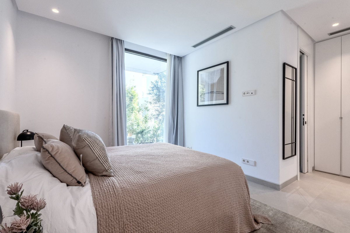 4 Bedroom Villa in Marbella - Photo 23