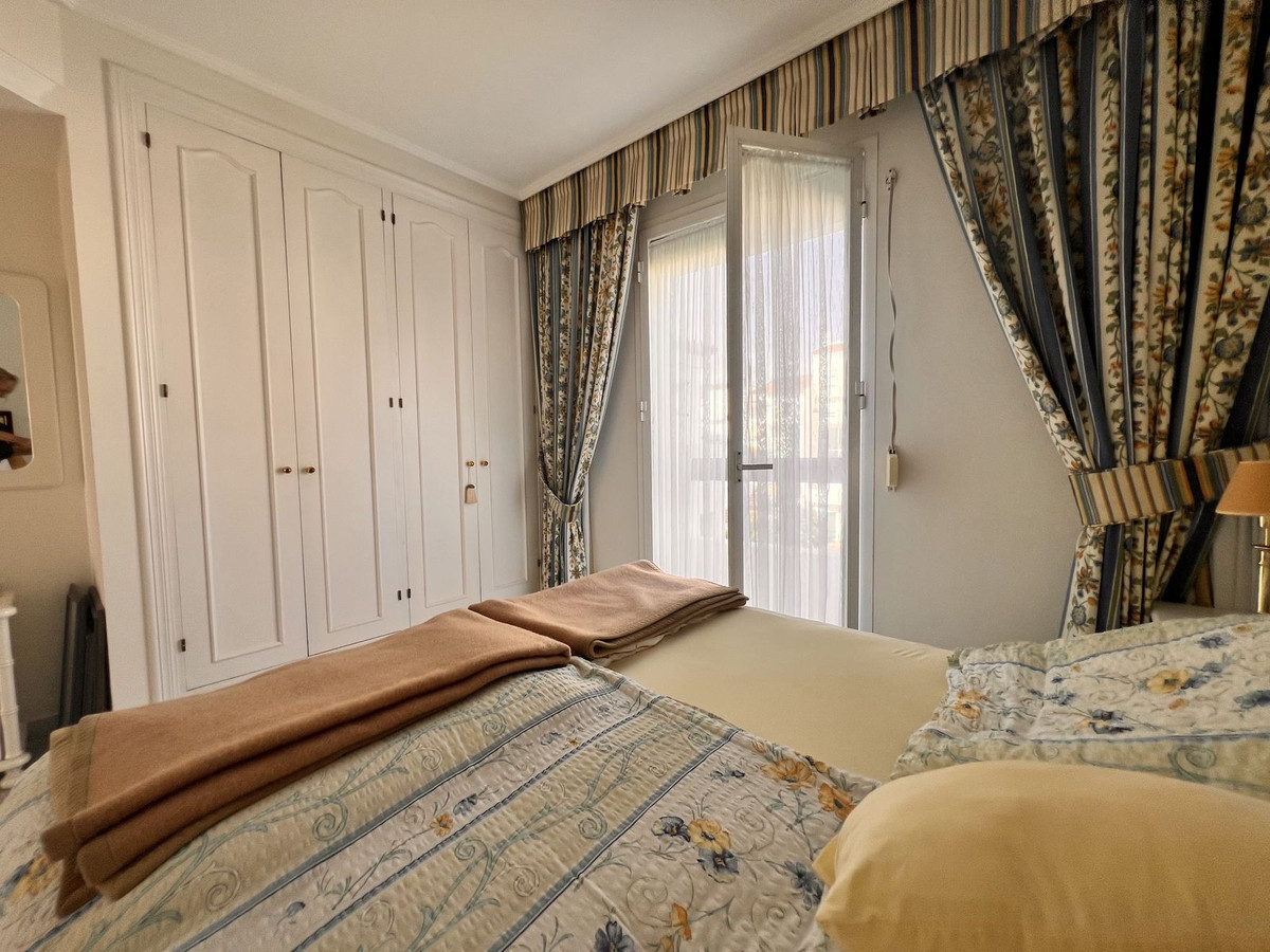 2 Bedroom Penthouse in Estepona - Photo 12