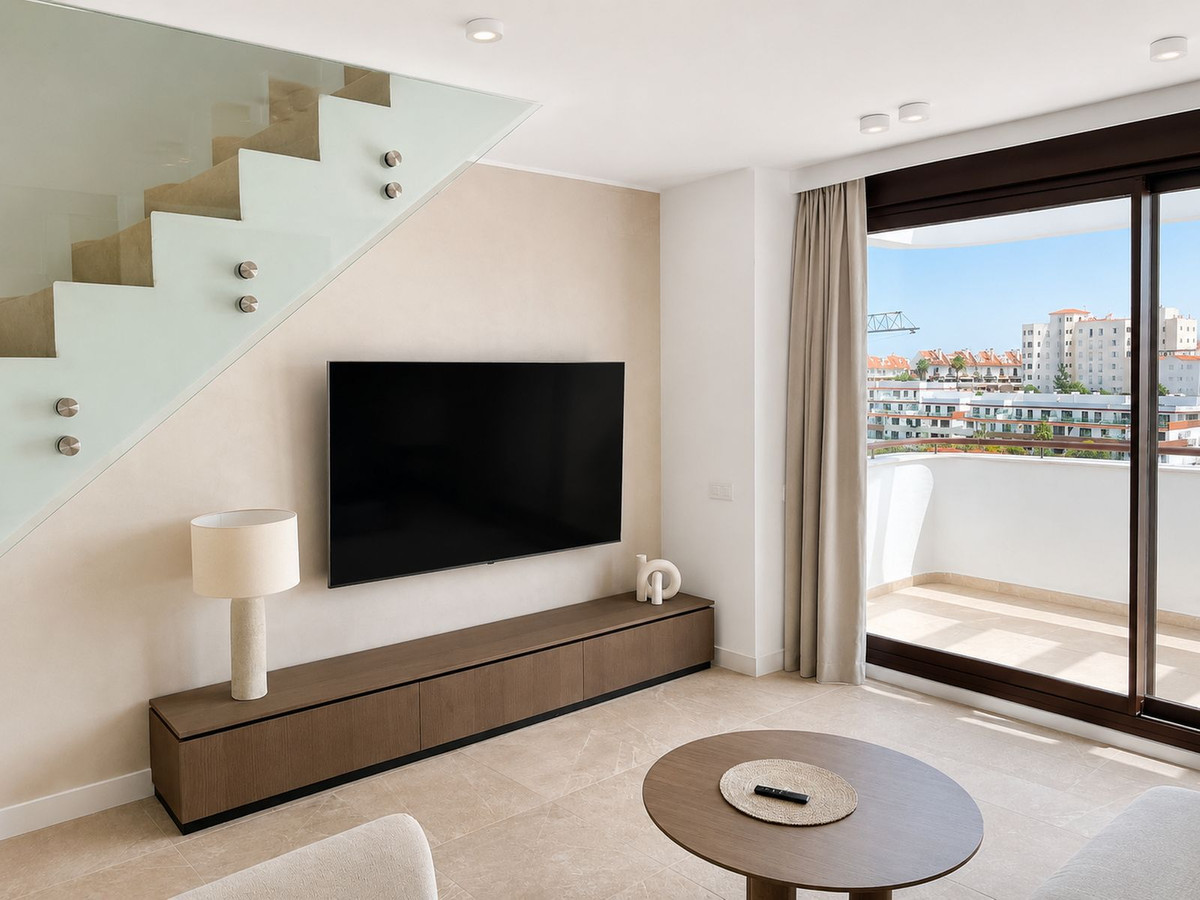 3 Bedroom Penthouse in Estepona - Photo 4