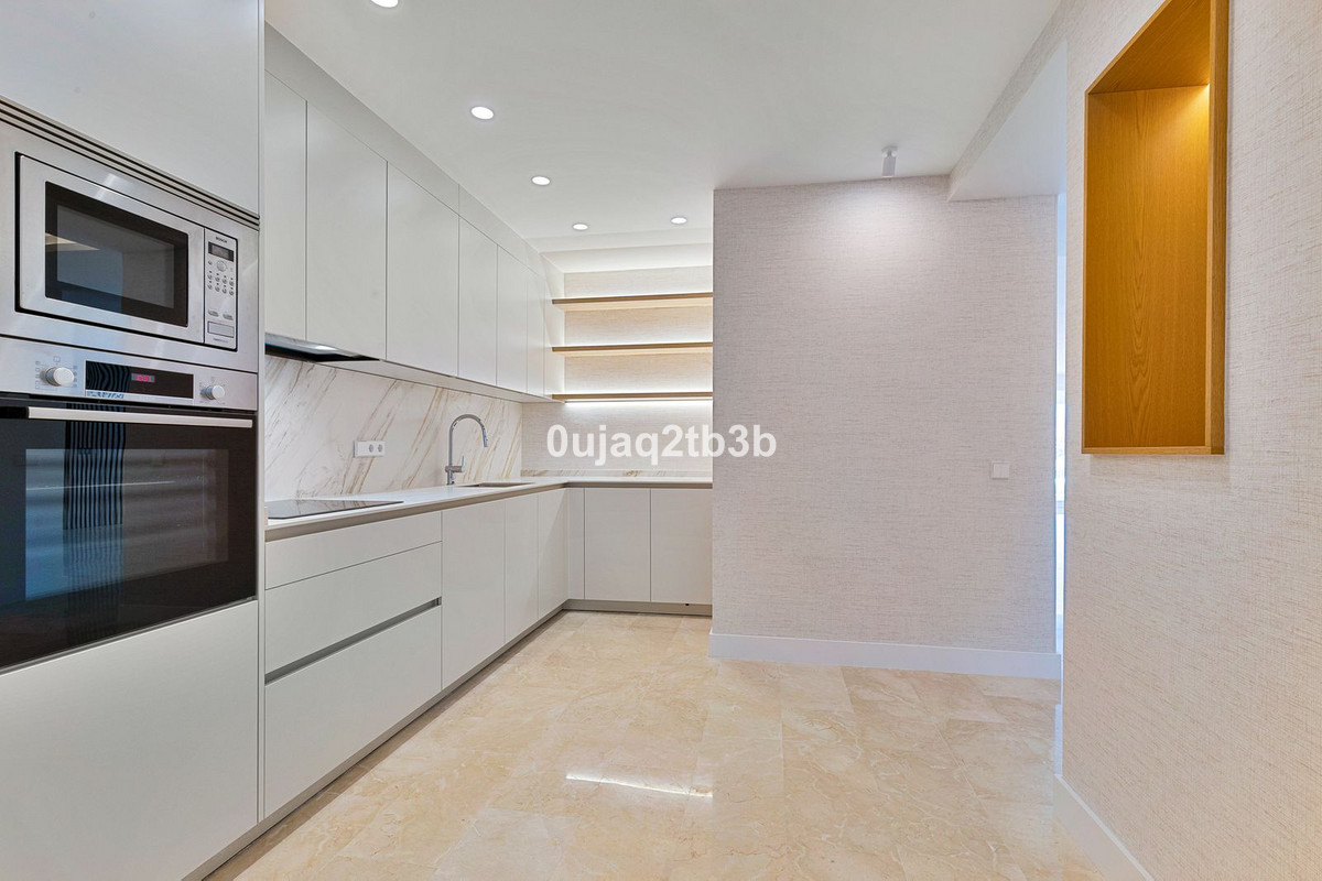 3 Bedroom Apartment in Marbella - Photo 20