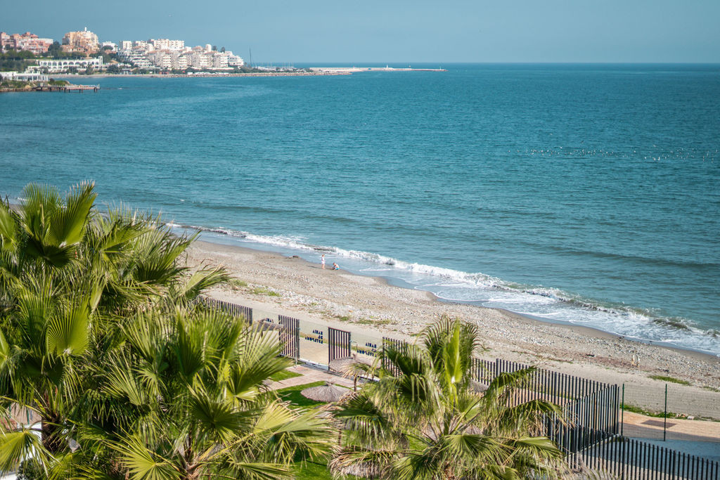 4 Bedroom Penthouse in Estepona - Photo 40
