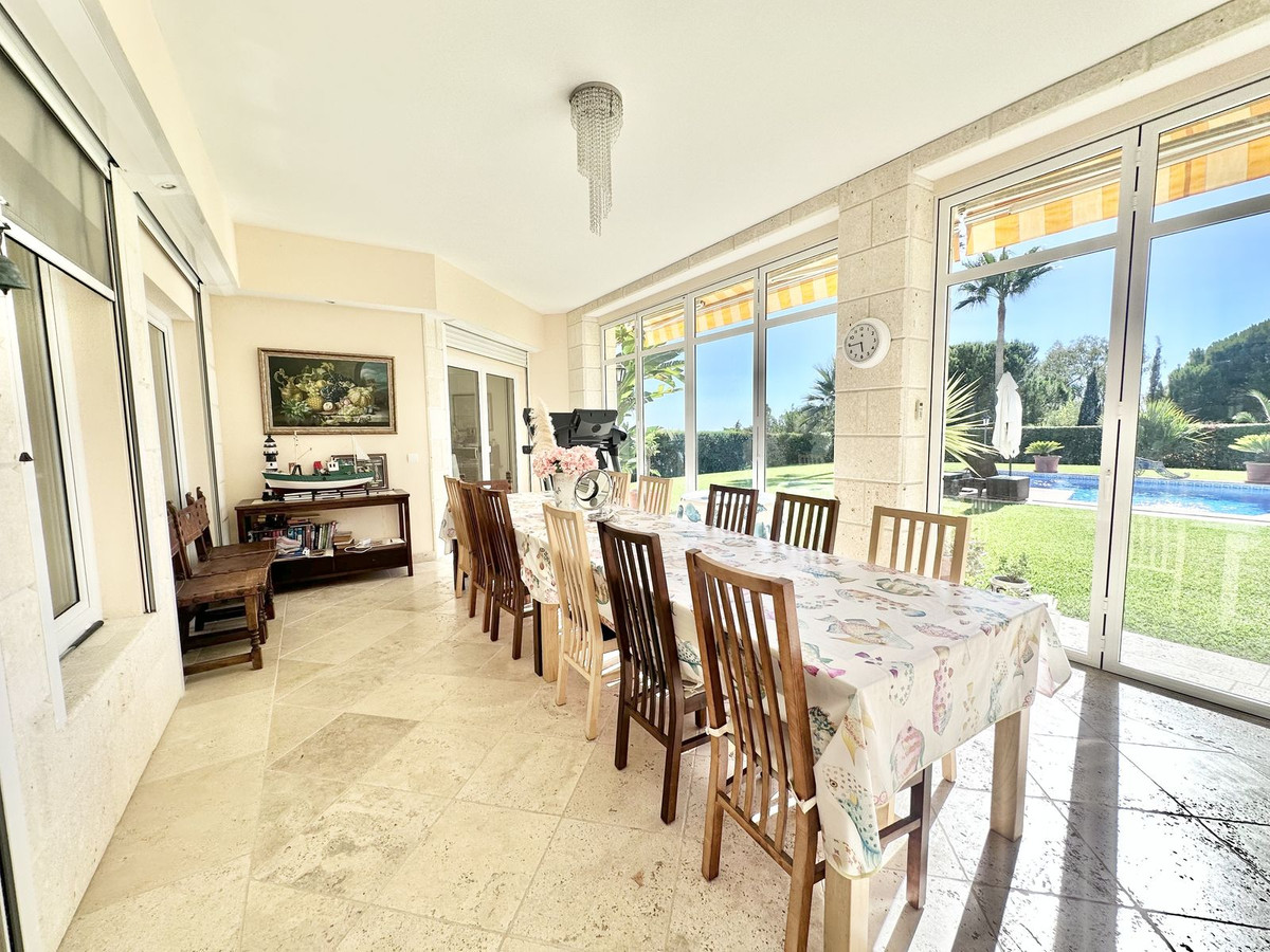 6 Bedroom Villa in Marbella - Photo 16