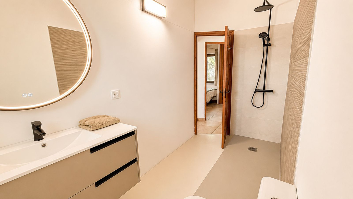 2 Bedroom Townhouse in Mijas - Photo 9