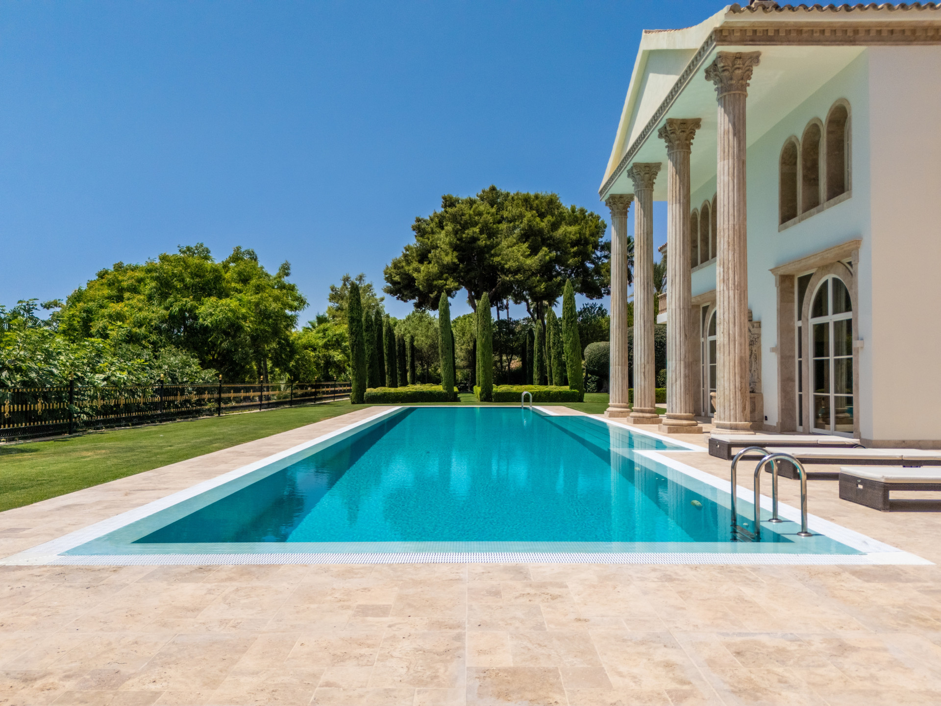 10 Bedroom Villa in Marbella - Photo 2