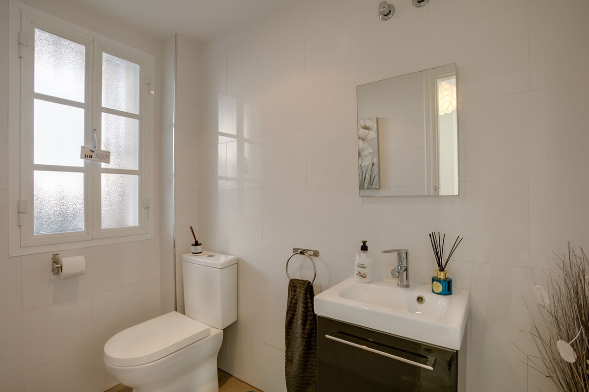 3 Bedroom Townhouse in Estepona - Photo 12