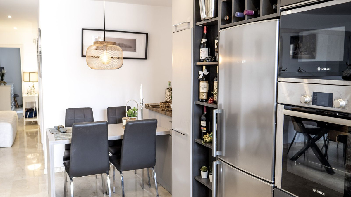 2 Bedroom Apartment in Estepona - Photo 13