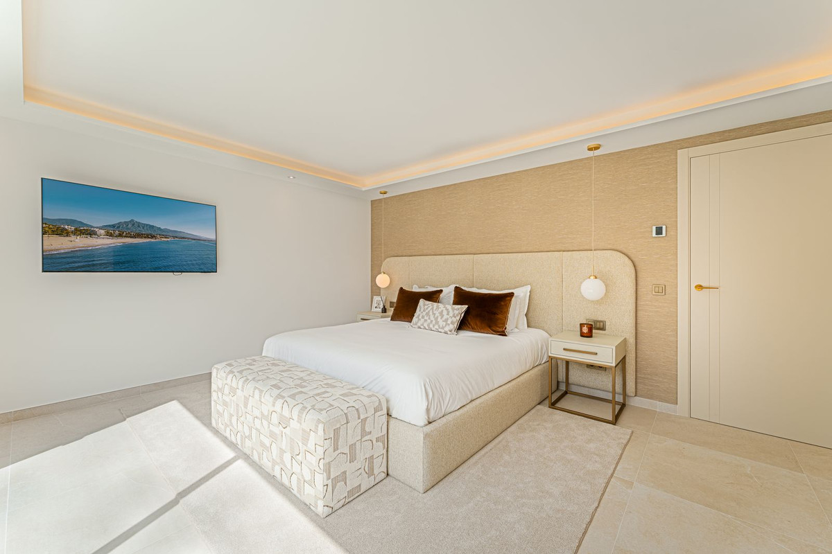 4 Bedroom Villa in Marbella - Photo 33