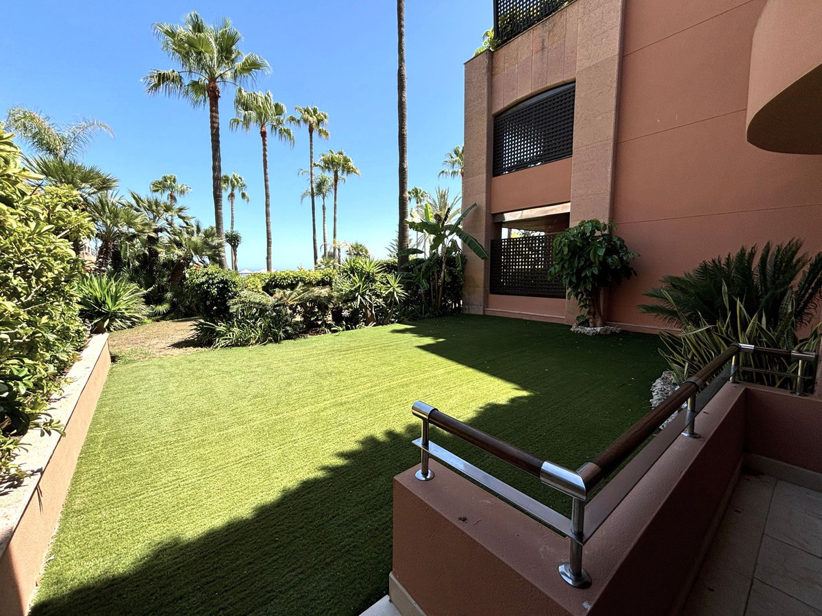 2 Bedroom Apartment in Marbella - Photo 27