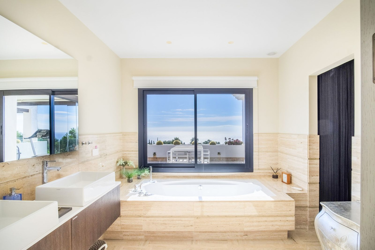 7 Bedroom Villa in Marbella - Photo 17