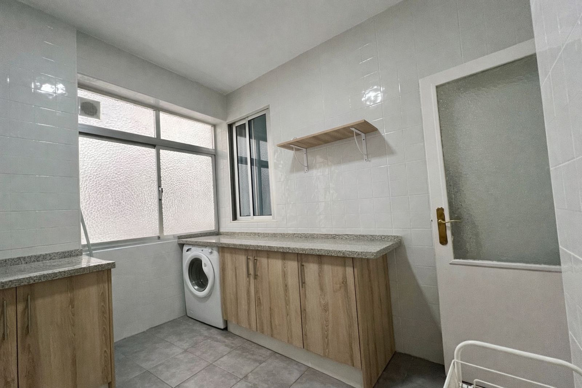 4 Bedroom Apartment in Málaga - Photo 8