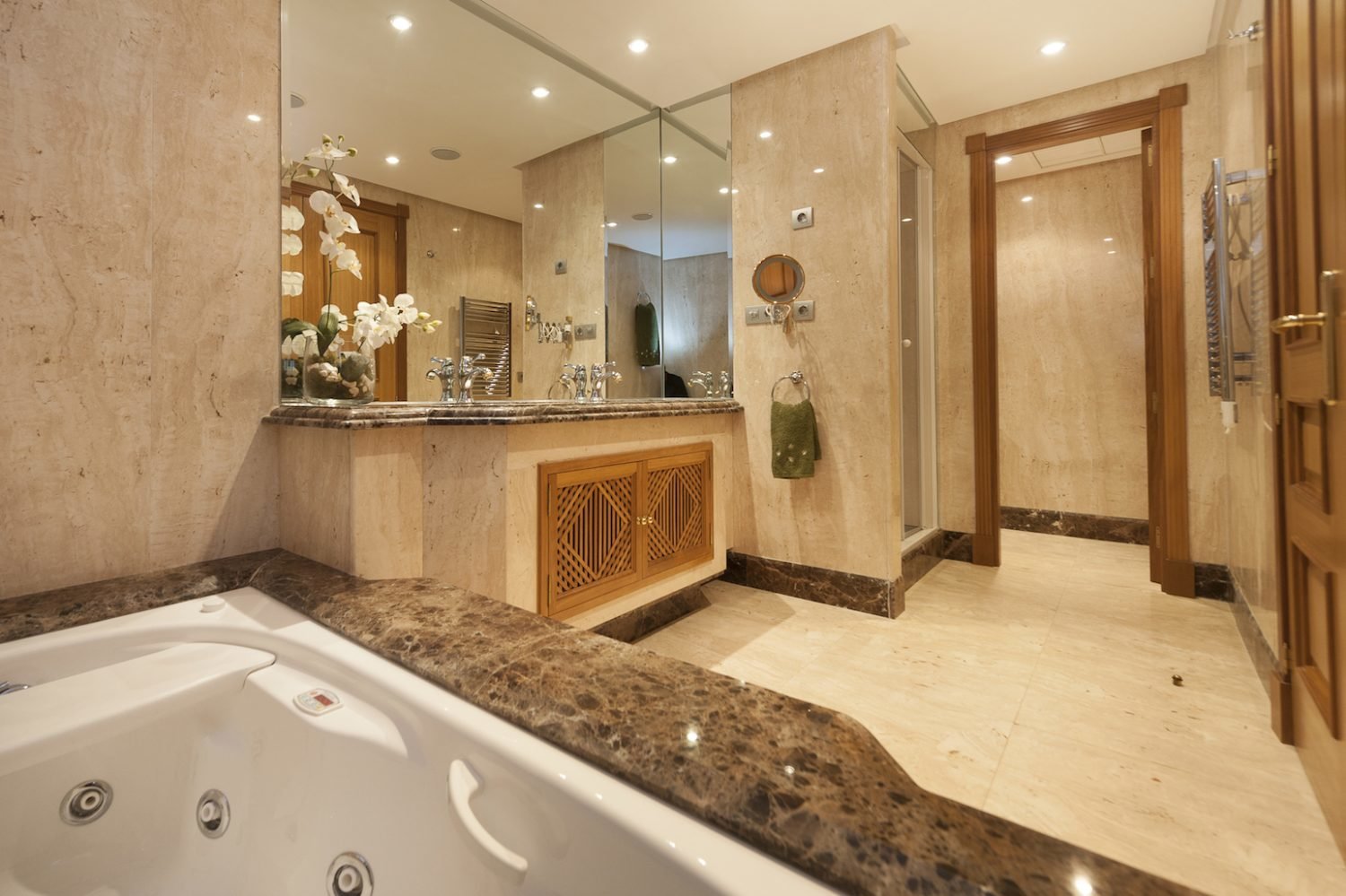 2 Bedroom Apartment in Marbella - Photo 6