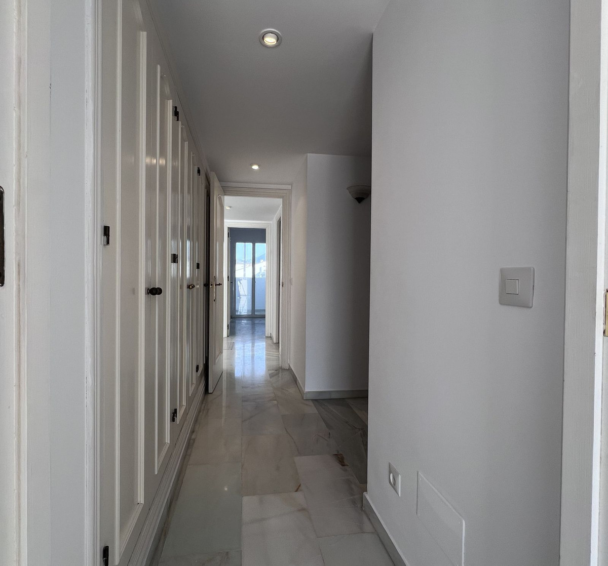 2 Bedroom Apartment in Estepona - Photo 13