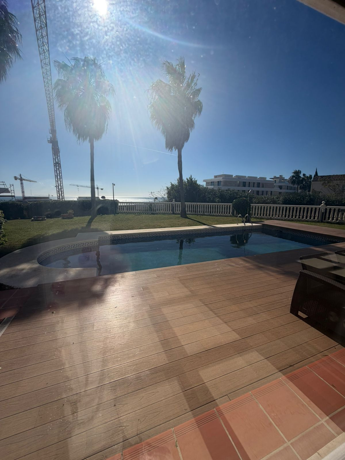 5 Bedroom Villa in Estepona - Photo 7