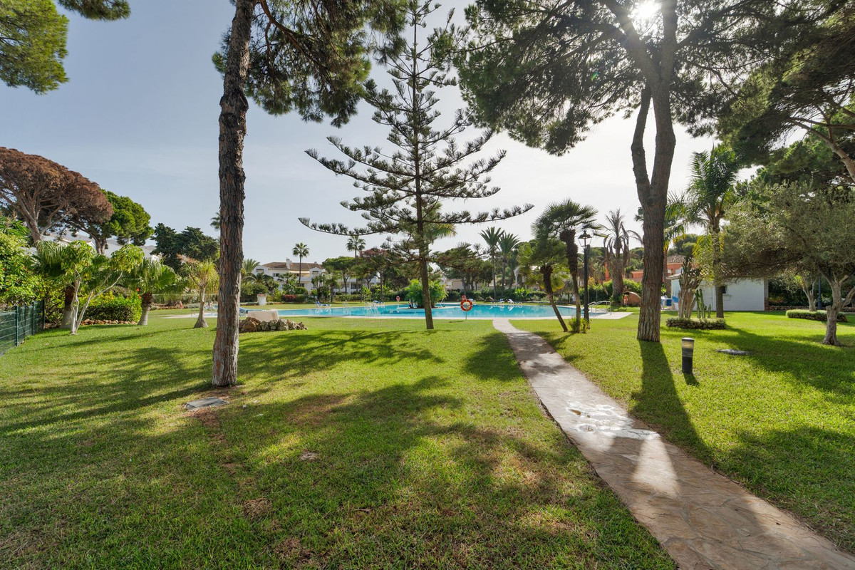 3 Bedroom Apartment in Estepona - Photo 23