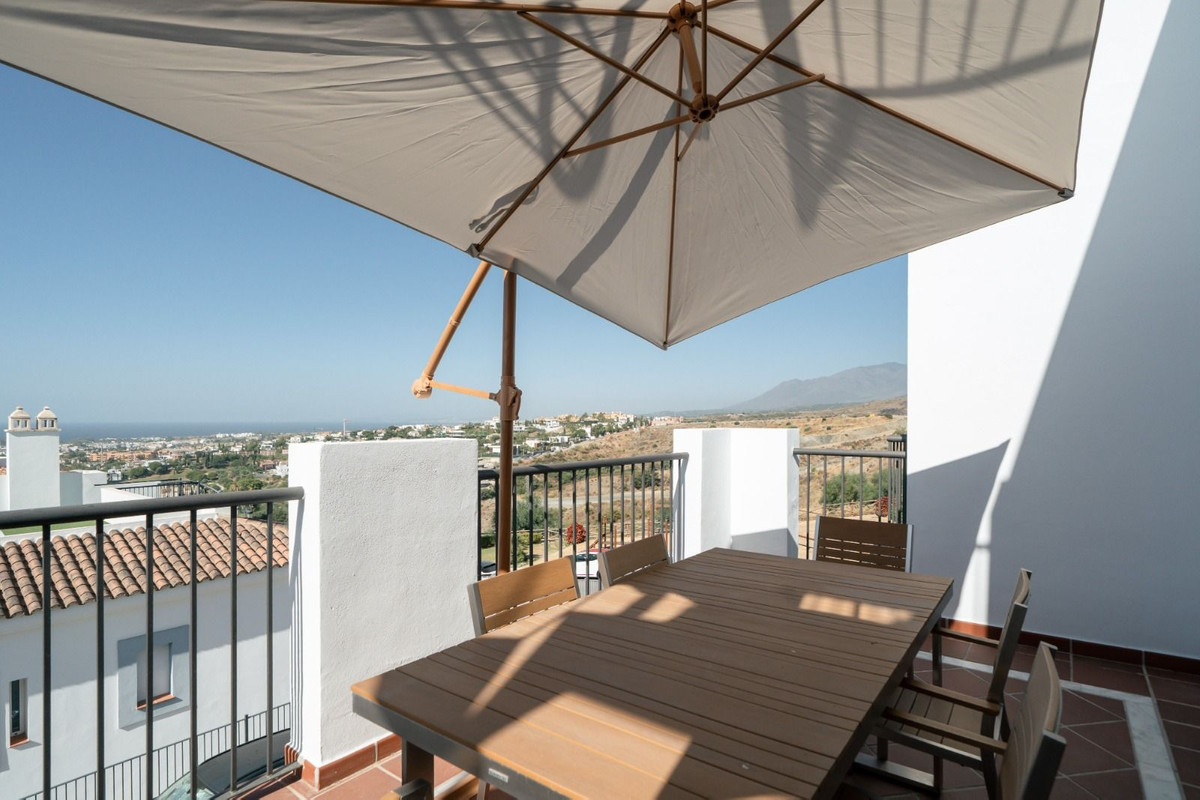 2 Bedroom Penthouse in Benahavís - Photo 25