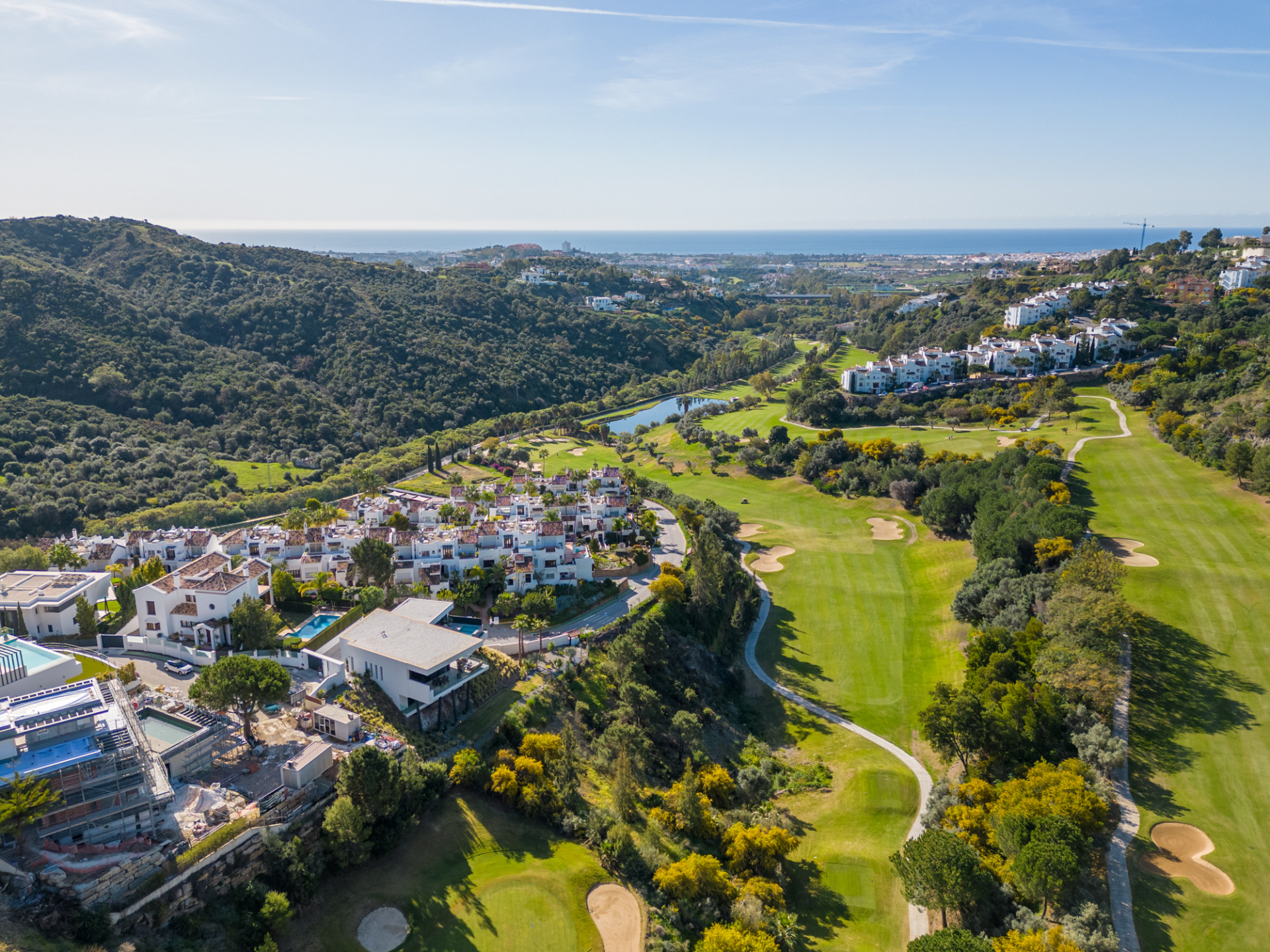 1,812 m² Plot in Benahavís - Photo 2