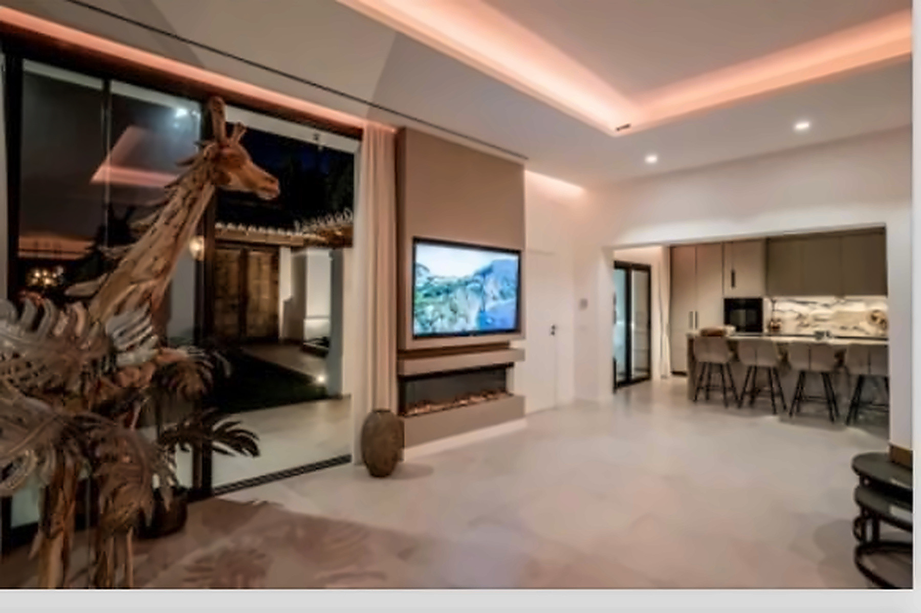 6 Bedroom Villa in Marbella - Photo 5