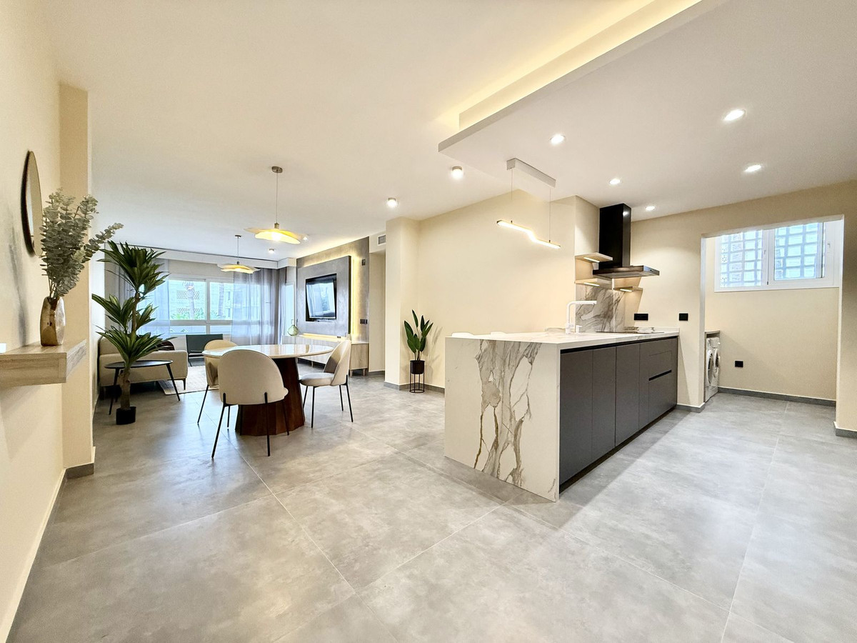 1 Bedroom Apartment in Marbella - Photo 8