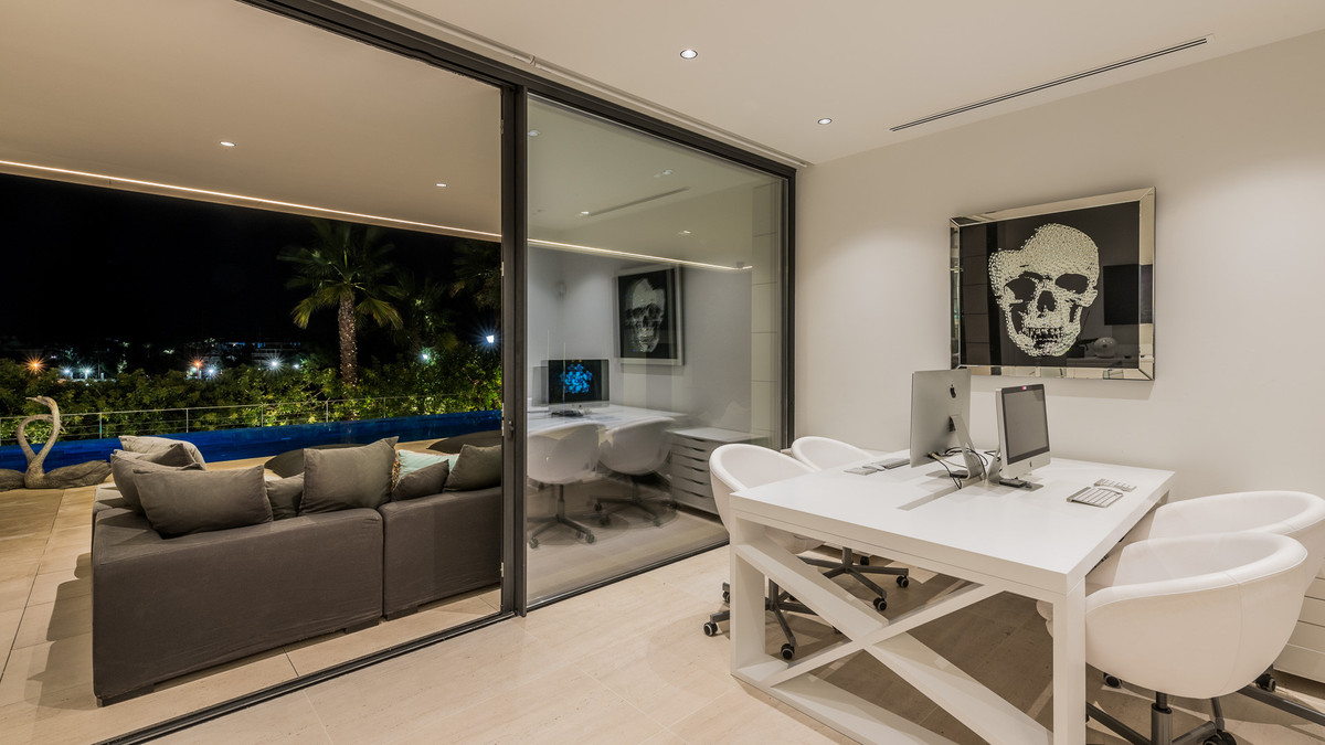 6 Bedroom Villa in Marbella - Photo 38