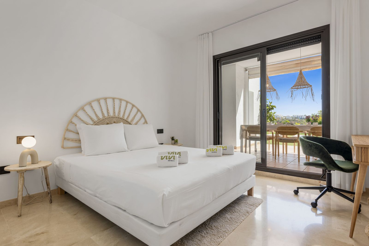 3-bedroom apartment with pool in Malaga, Spain – Photo 17