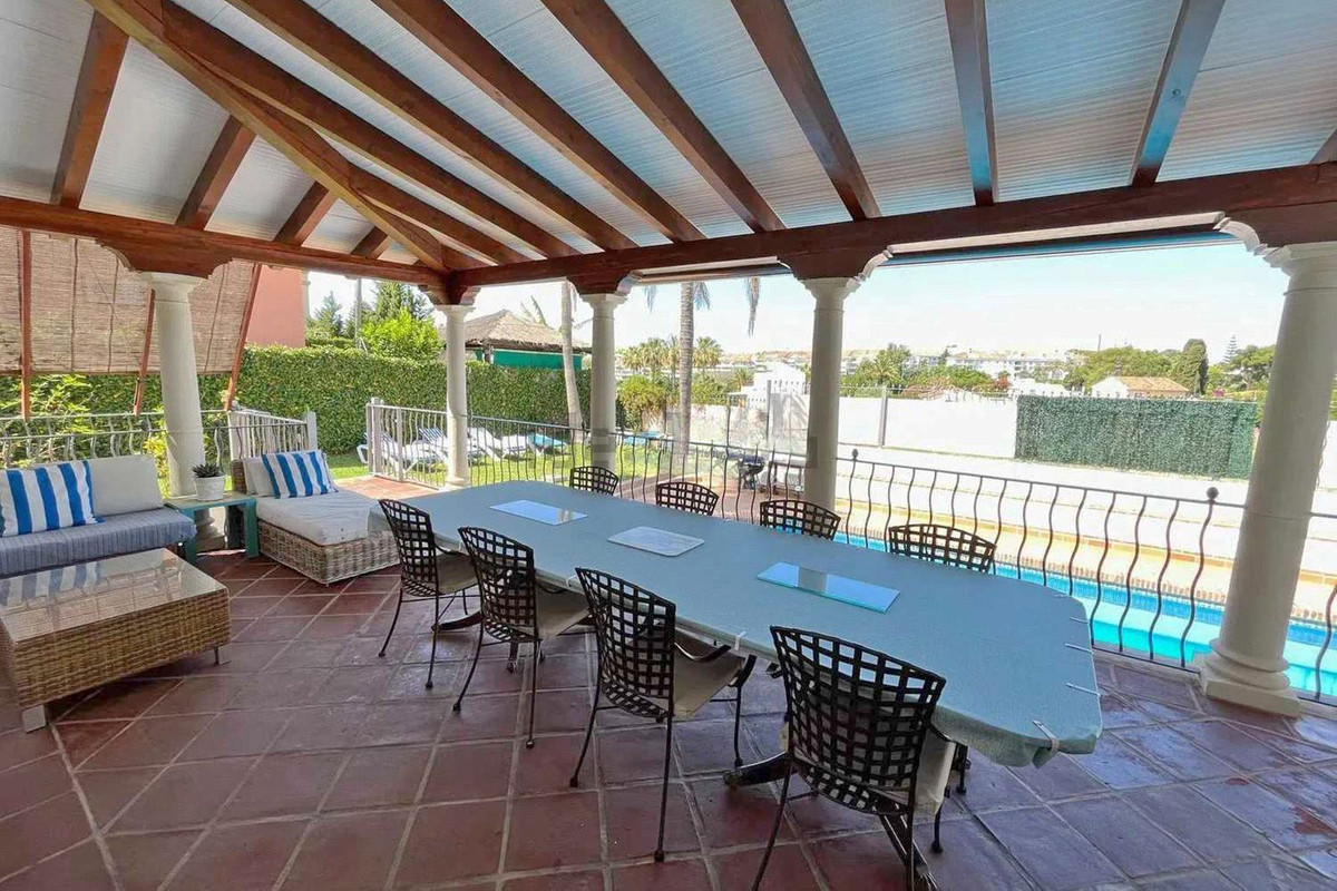6 Bedroom Villa in San Pedro de Alcántara - Photo 4