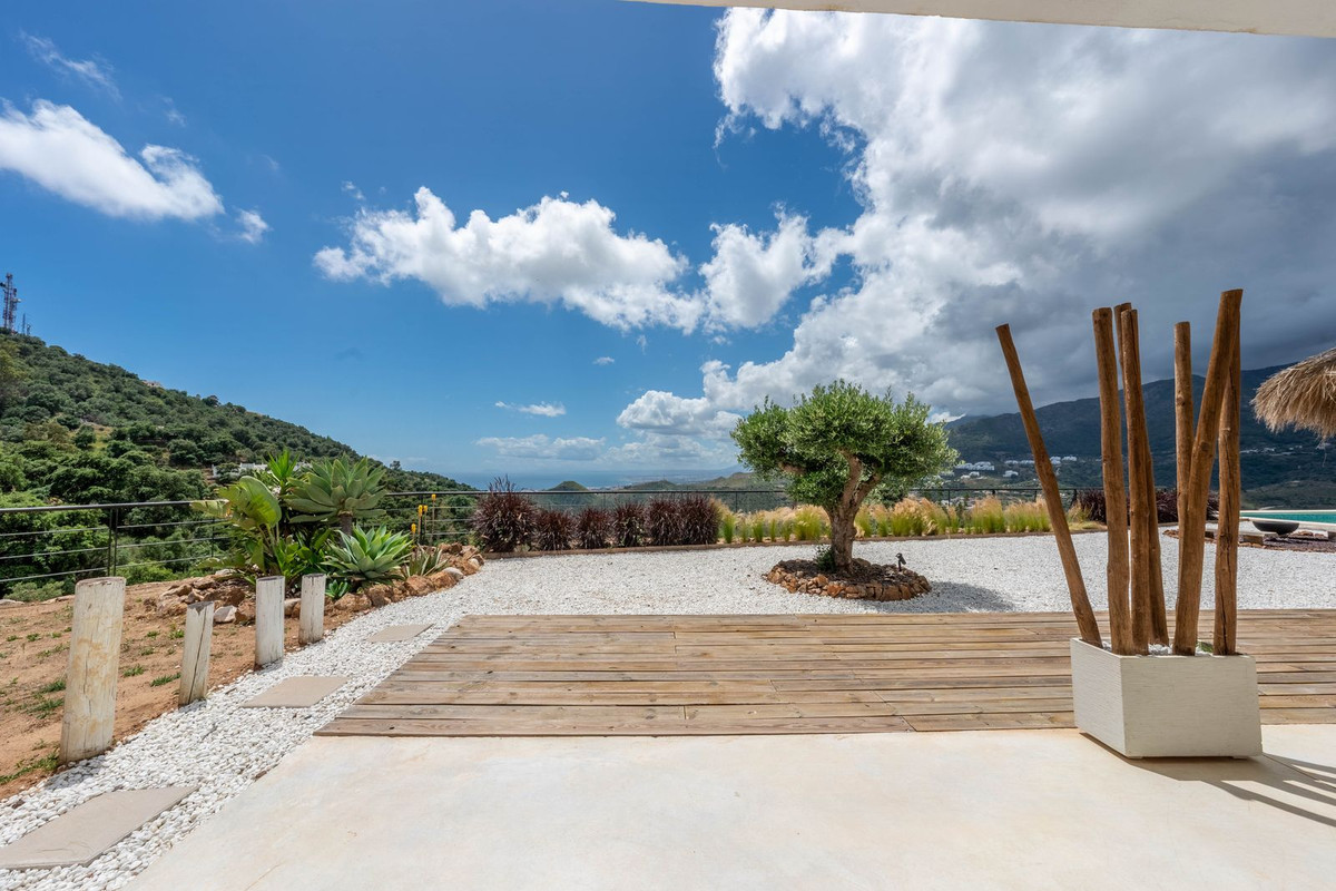 2 Bedroom Villa in Marbella - Photo 35