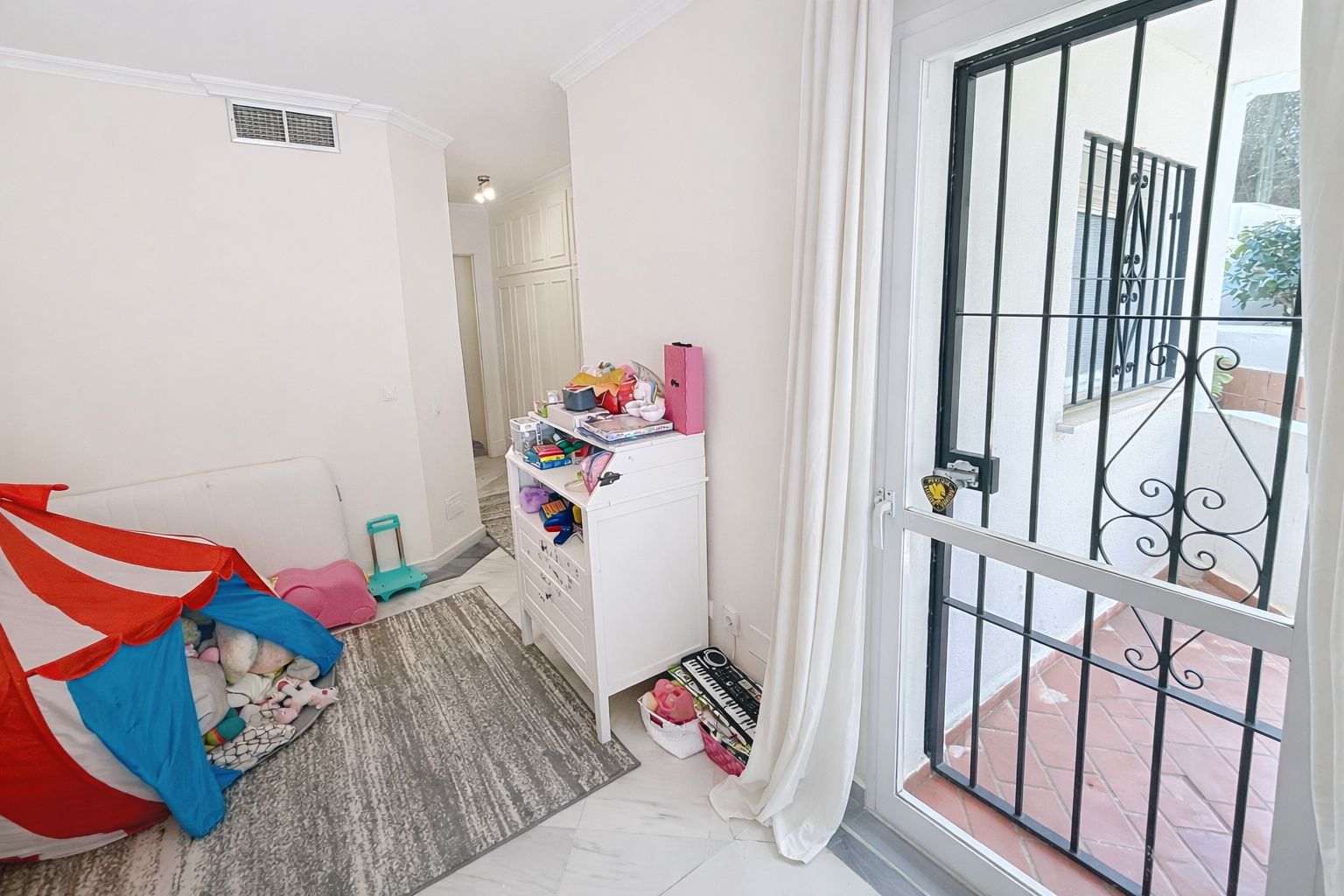 4 Bedroom Apartment in Mijas - Photo 22