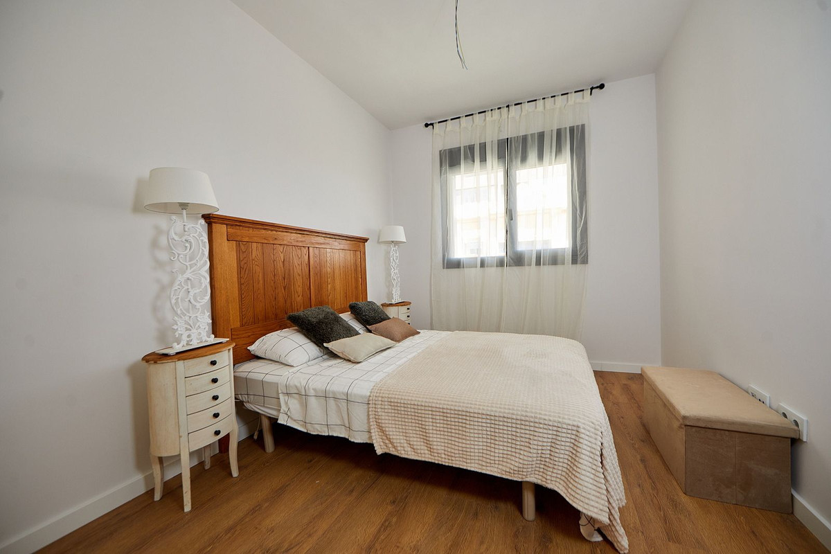 2 Bedroom Apartment in Estepona - Photo 11
