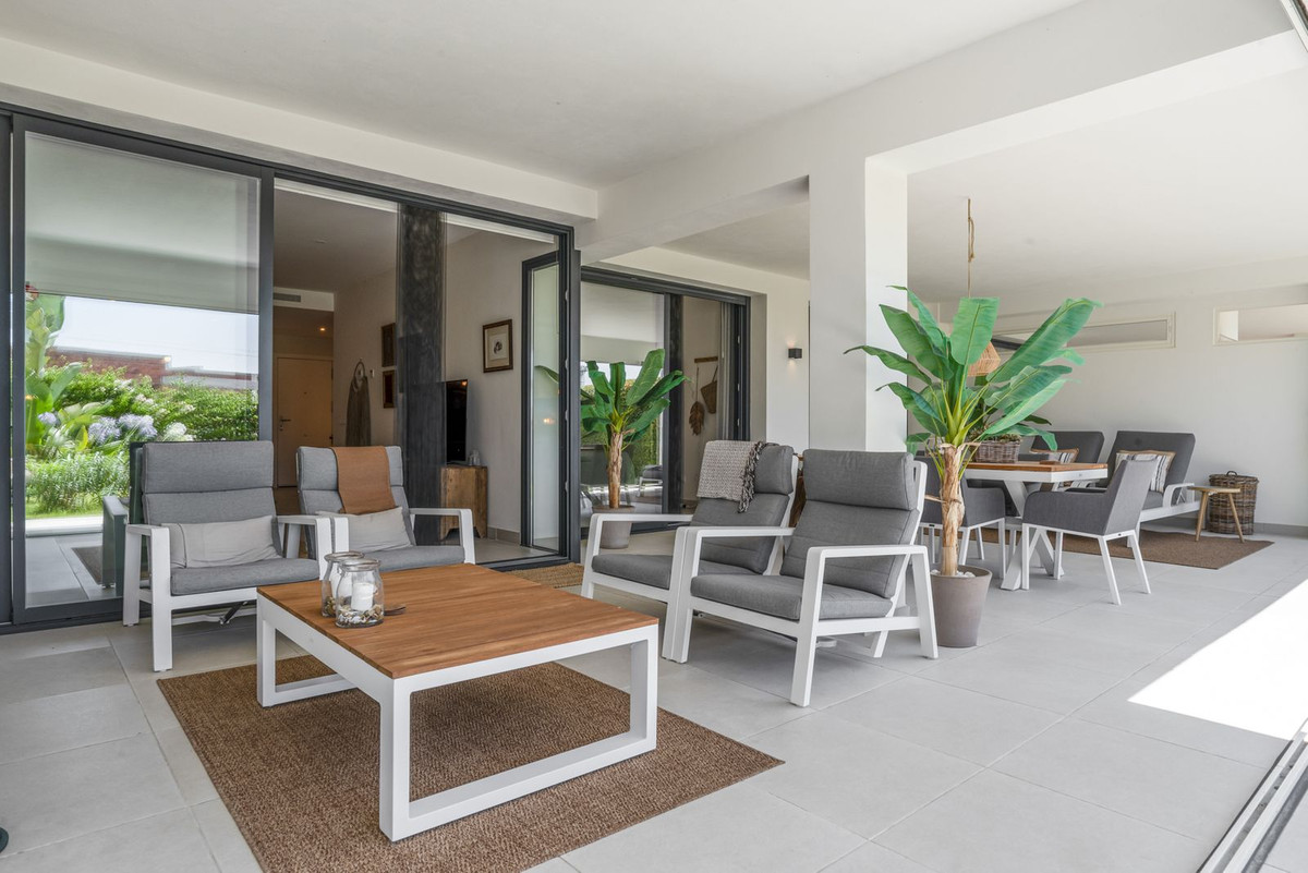 2 Bedroom Apartment in Estepona - Photo 15