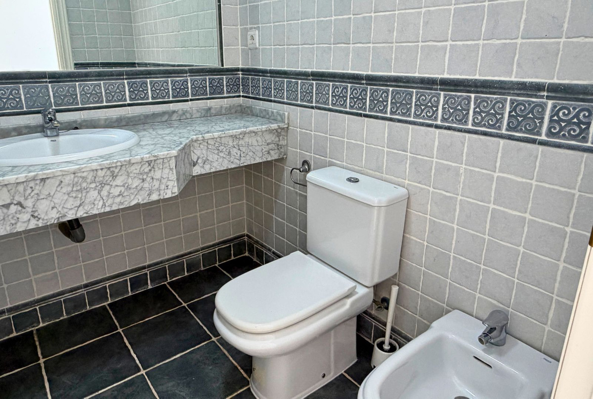 Piso de 2 dormitorios con piscina en Málaga – Foto 26