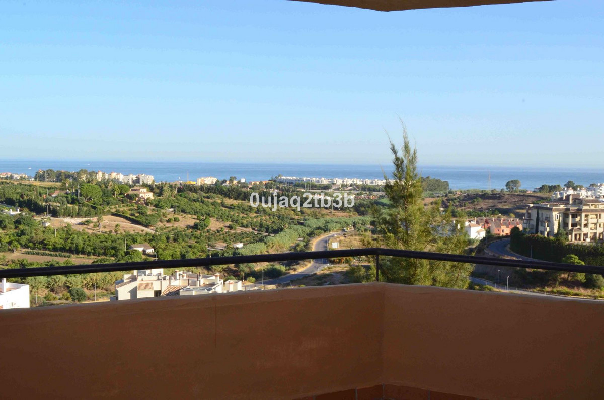 2 Bedroom Apartment in Estepona - Photo 16