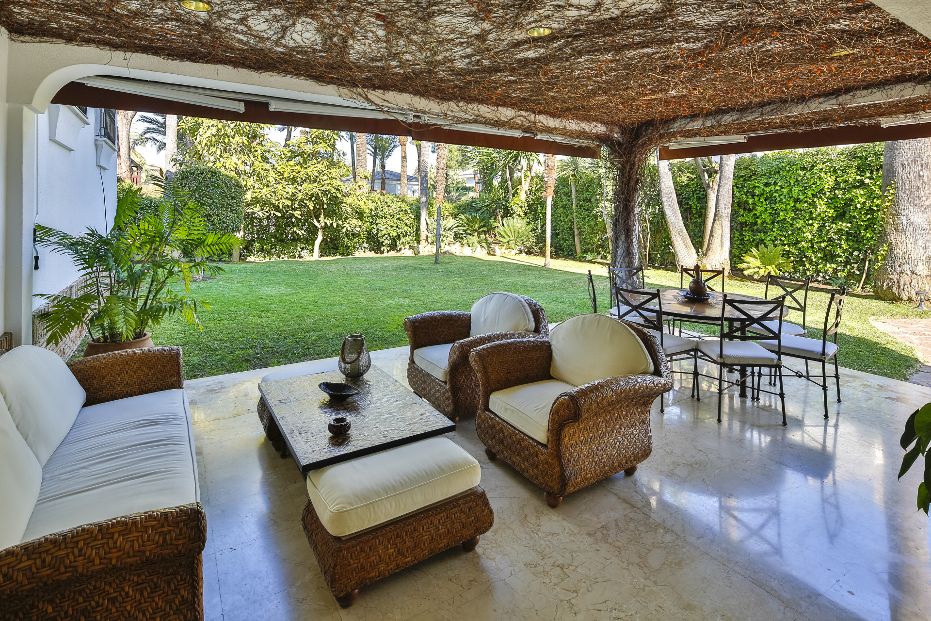 6 Bedroom Villa in Marbella - Photo 3