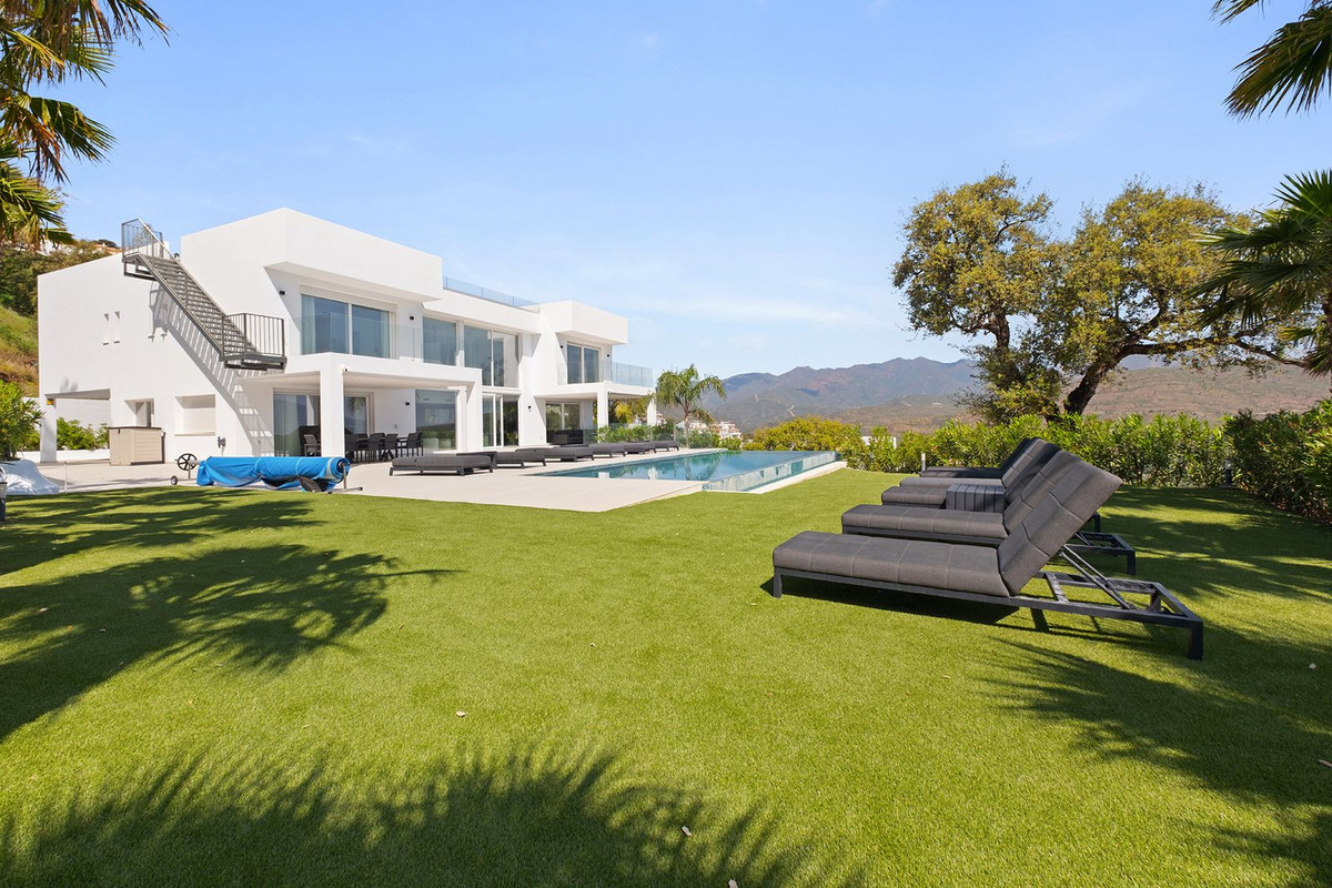 4 Bedroom Villa in Marbella - Photo 3