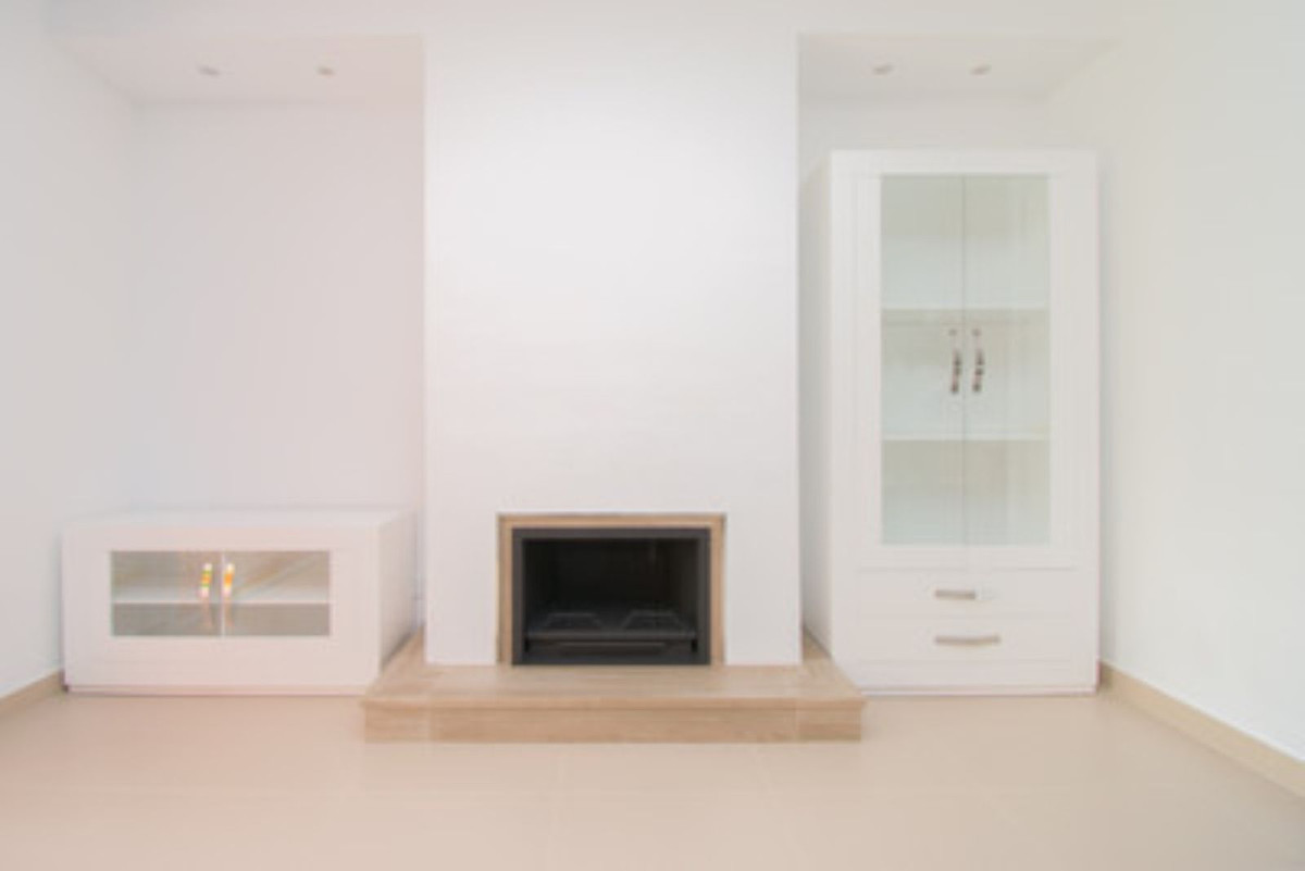 4 Bedroom Villa in Estepona - Photo 18