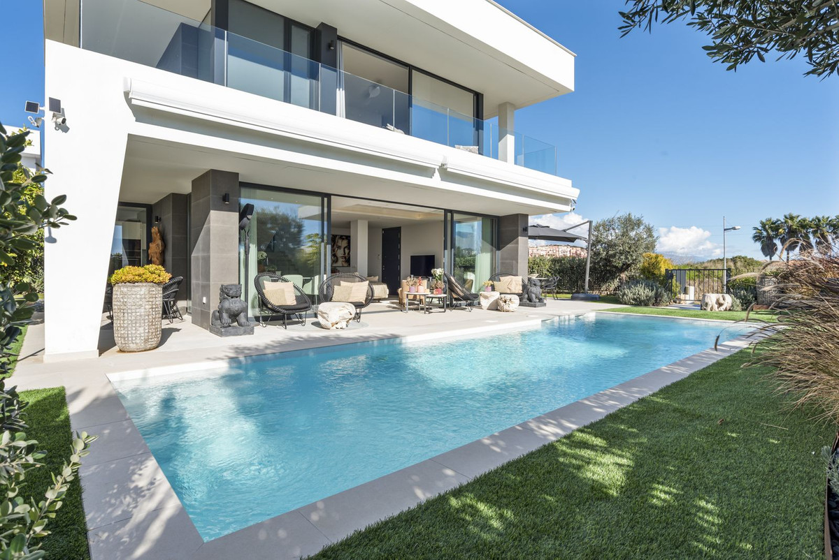 3 Bedroom Villa in La Duquesa - Photo 2
