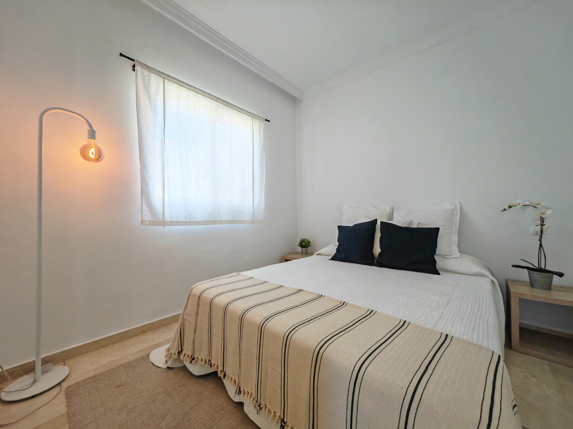 4 Bedroom Townhouse in Benahavís - Photo 13
