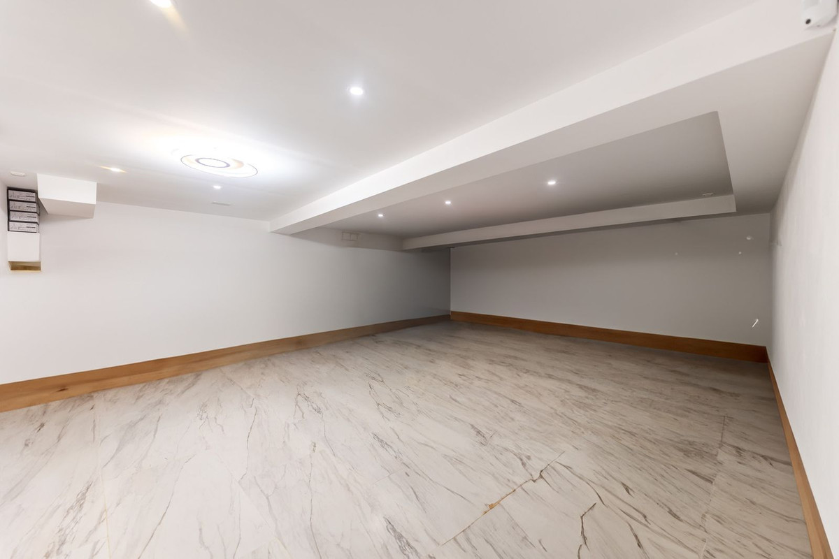 4 Bedroom Townhouse in Marbella - Photo 17