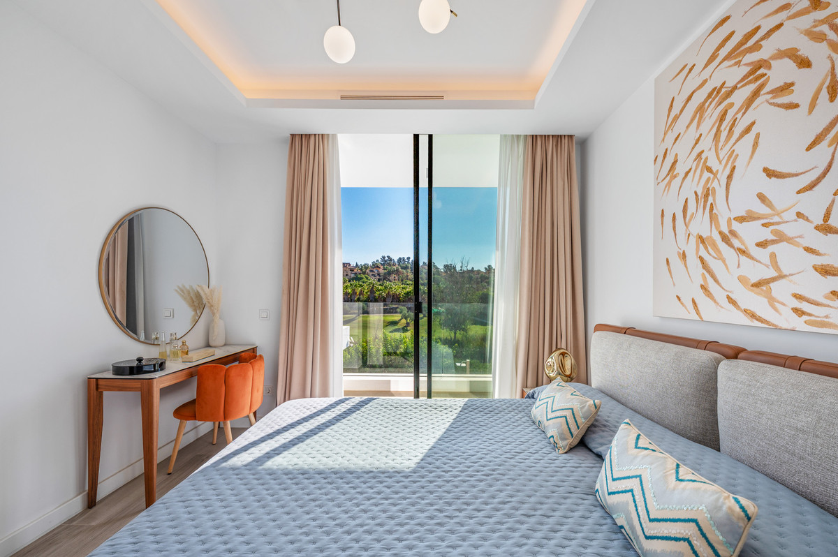 5 Bedroom Villa in Estepona - Photo 14
