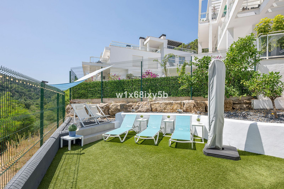 4 Bedroom Apartment in Benahavís - Photo 14