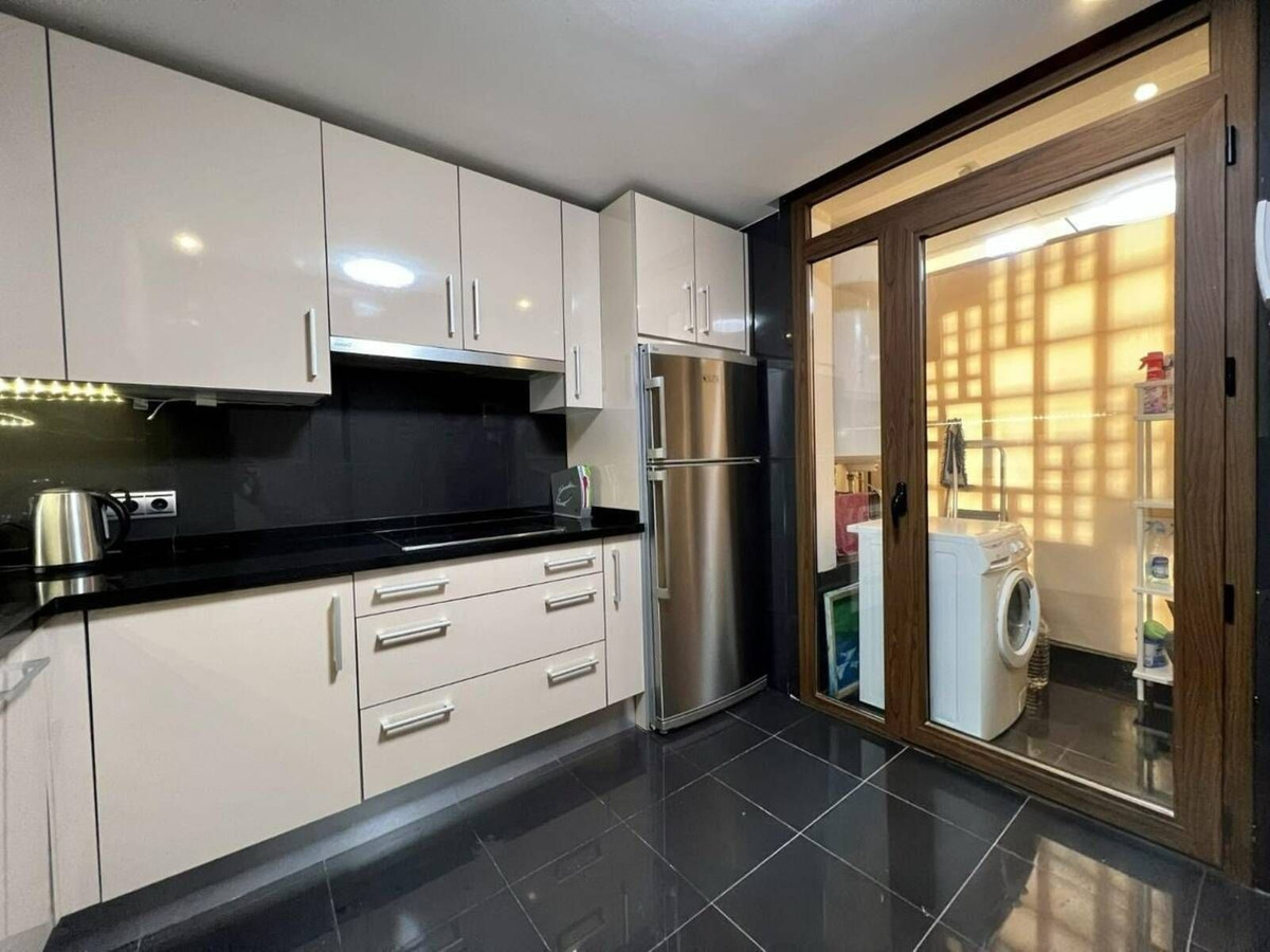 2 Bedroom Apartment in Estepona - Photo 8